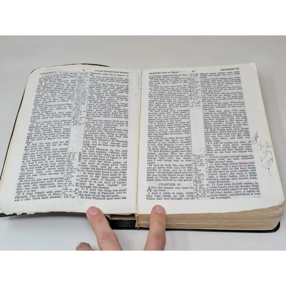 HOLY BIBLE King‎ James Red Letter Instant Indexed WORLD Self-Pronouncing Black